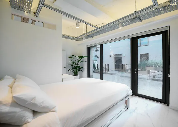 F9 Tailored Service Near Hongik Univ Station *