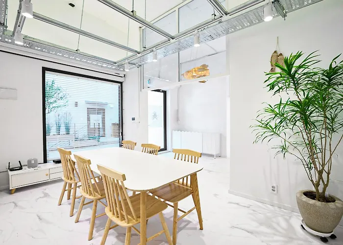 F9 Tailored Service Near Hongik Univ Station